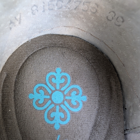 Vélez low platform sneakers in snakeskin and neon. EUC size 39 (8.5) - Picture 9 of 9